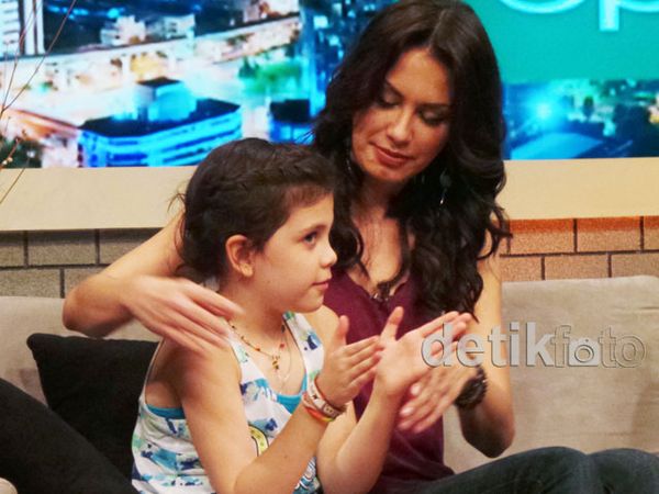 Sophia Mueller dan Buah Hati Tercinta