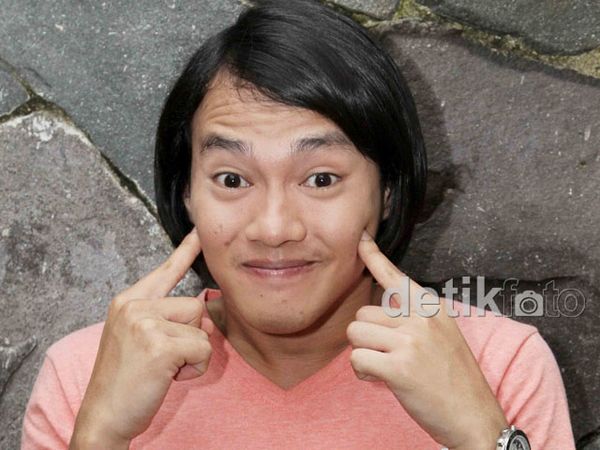 Pose Imut si Childish Hardi Wendy Fadhillah