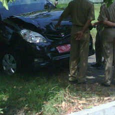Biker yang Terlibat Kecelakaan Mobil Rombongan Bupati Tuban Langsung Kabur