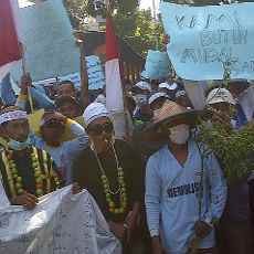 Ratusan Korban Erupsi Kelud Tuntut Janji Soekarwo Hapus Utang