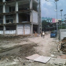 Upah Belum Dibayar, Mandor dan Pekerja Proyek Pasar Turi Mogok Kerja