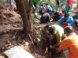 Polisi Imbau Pemburu Batu Akik di Cilandak: Stop Penggalian, Jangan Percaya Isu