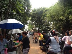 Mereka yang Raup Untung di Sekitar Lokasi Pencarian Batu Akik Cilandak