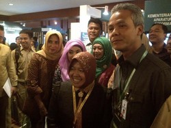 Ada di Jakarta, Risma Tetap Pantau Hujan dan Lalin Surabaya Lewat Ponsel