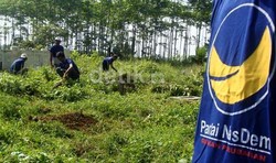 Meski Bosnya Terpilih, Timses Caleg NasDem Ini Tetap Tarik Bantuan Sepatu