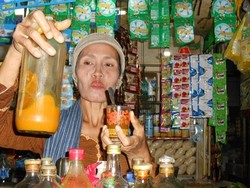 Racikan Jamu Mbok Tuminem Mampu Menggendong Keluarga Selama 37 Tahun