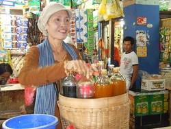 Mbok Tuminem Ingin Cekoki Jokowi dengan Jamu Paitan Agar Tidak Kerempeng