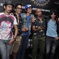 Jenuh Bermusik, Slank Menyepi ke Pantai