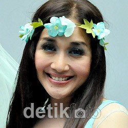 Berjuang untuk Hidup Sehat, Paramitha Rusady Anti Operasi