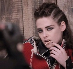 Mengintip Suasana Pemotretan Kristen Stewart Untuk Chanel