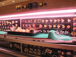 Wouw! Ada Kereta Shinkansen Mengantar Sushi di Genki Sushi