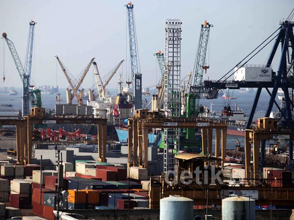 Neraca Perdagangan Surplus di Maret 2014