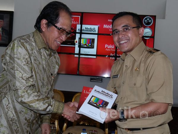 Wartawan Senior Ishadi SK Luncurkan Buku di Banyuwangi