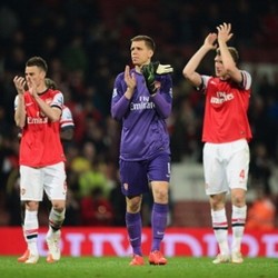 Mertesacker Akui Arsenal Belum Pantas Berada di Posisi Tiga Besar