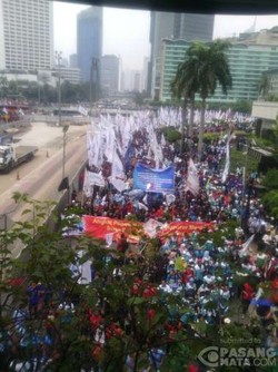 Ini Alasan Buruh Minta Uang Pulsa, TV dan Koran Masuk KHL