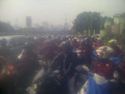 May Day, Buruh Berkonvoi Datangi Gedung DPR