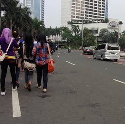 Buruh Mulai Tinggalkan Bundaran HI, Lalin Sudirman-Thamrin Lancar