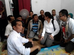 Jokowi: Daripada Demo, Lebih Baik Buruh Patungan Beli Ambulans