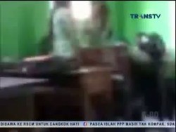 Video Perkelahian 2 Siswi SMA Dalam Kelas Beredar