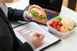 Ini Dia Lunch Box Sporty dan Trendy untuk Pria!