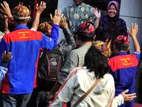 Risma Rayakan May Day Bareng Buruh