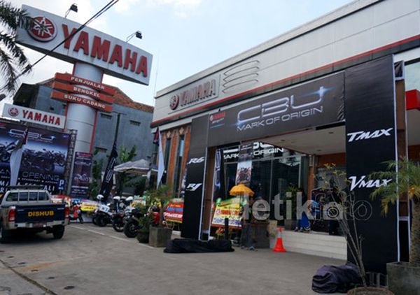 Yamaha Resmikan Showroom Motor CBU di Bali