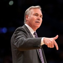 Mike DAntoni Mundur sebagai Pelatih Lakers