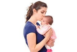 Bagaimana Menggendong yang Aman untuk Bayi Baru Lahir? Cek di Sini