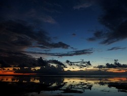 Sunset Menawan Bak Cermin Raksasa di Gili Trawangan