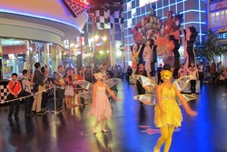 Parade Trans Studio Bandung, dari Peri Sampai Putri Duyung