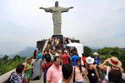 8 Tempat Penuh Turis, Tapi Tetap Wajib Dikunjungi (2)