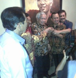 Pendiri Soksi dan Ketum MKGR Bahas Opsi Golkar Usung Cawapres