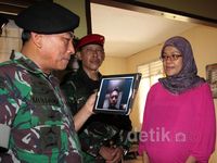 Panglima TNI Beri Santunan ke Istri Anggota Kopassus