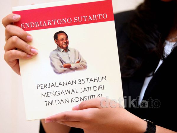 Endriartono Sutarto Luncurkan Buku