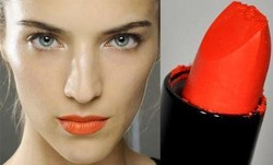 Tips Tampil Dramatis dengan Lipstik Warna Orange