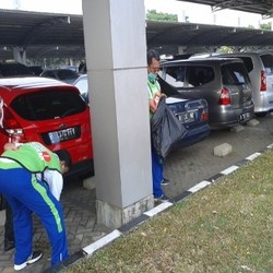 Dahlan dan Para Karyawan AP II Gelar Operasi Pungut Sampah di Bandara Soetta