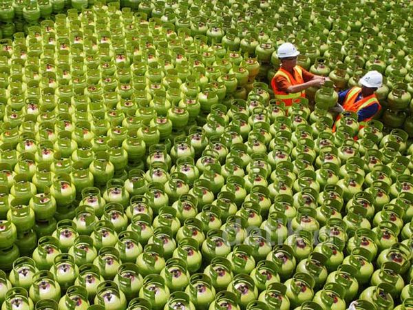 Melihat Gudang Tabung Gas Plumpang