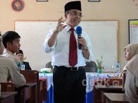 Bupati Banyuwangi Mengajar di Hari Pendidikan