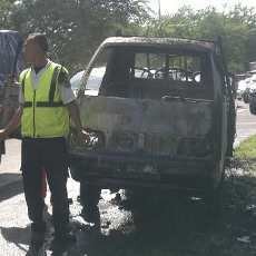 Pickup Muat Mebel Hangus Terbakar di Exit Tol Sidoarjo