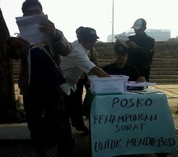 Hardiknas di Bandung, Pelajar Ekpresikan Kegalauannya Lewat Surat untuk Mendikbud