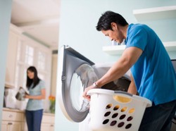 Pro & Kontra Menjadi Seorang Bapak Rumah Tangga