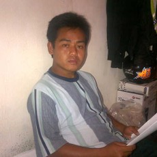 Emon Suka Nonton Film Kartun Anak-anak