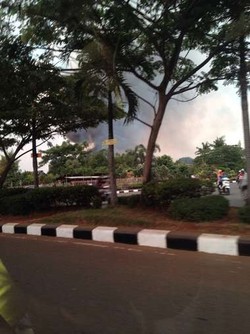 Bengkel di Daan Mogot Terbakar, 23 Mobil Damkar ke Lokasi Padamkan Api