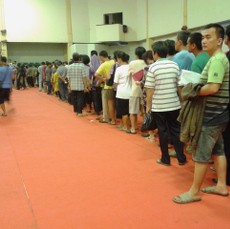 Ribuan Korban Kebakaran Pasar Senen Antre Dapatkan Penampungan Sementara