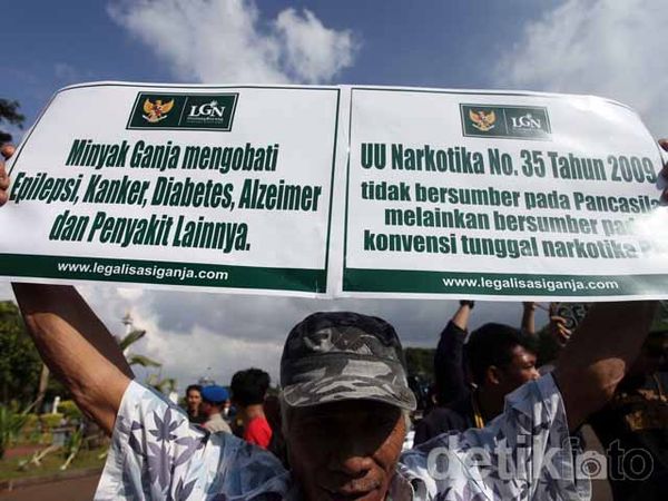 Demo Tuntut Legalisasi Ganja di Istana Negara