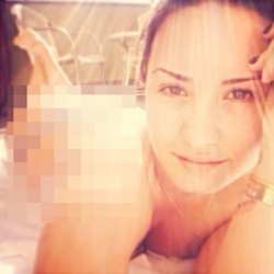 Demi Lovato Unggah Foto Seksi Berbikini di Twitter