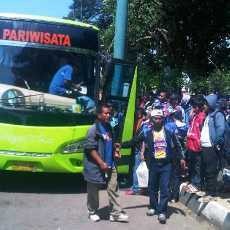 Dukung Tim Kesayangan, Ribuan Aremania Serbu Jakarta