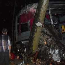 Bus Mira Vs Truk, Seorang Penumpang Tewas Tergencet