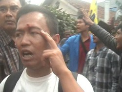 Aksi Demosntrasi di KPU Jabar Diwarnai Bentrokan Mahasiswa-Polisi