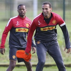 Giggs Berharap MU Pertahankan Ferdinand dan Evra